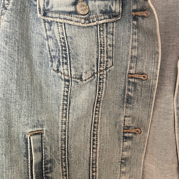 Made and loved LOFT Jean jacket M it is marked large, but can fit a medium size. - Picture 8 of 9